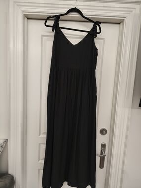 GAP Black Tie-Shoulder Maxi Dress